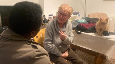 "Kangaroo housing" in Belgium : when an elderly lady and a migrant family look after each other